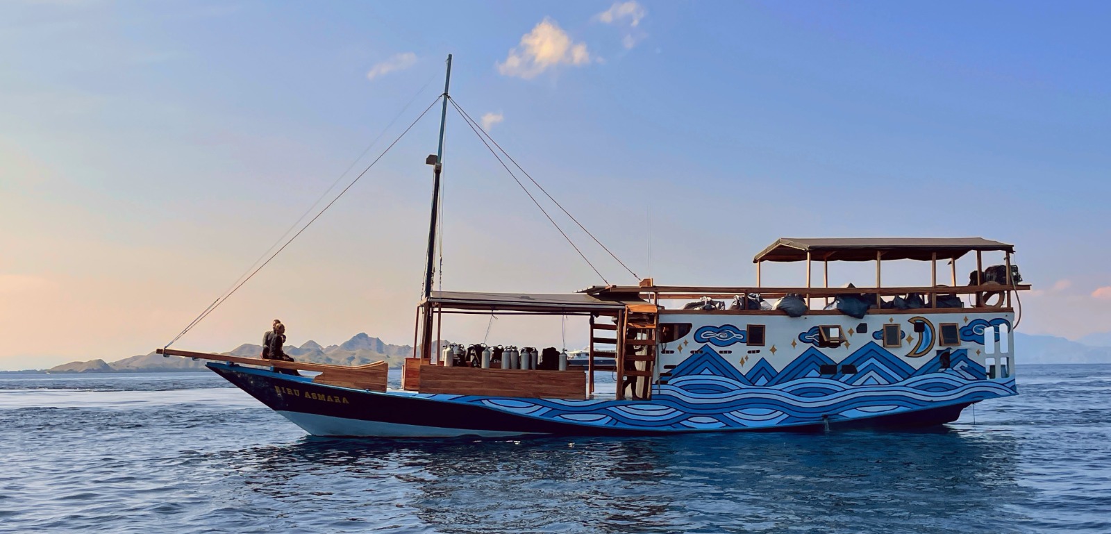 Biru Asmara Komodo liveaboard Biru Asmara Komodo liveaboard